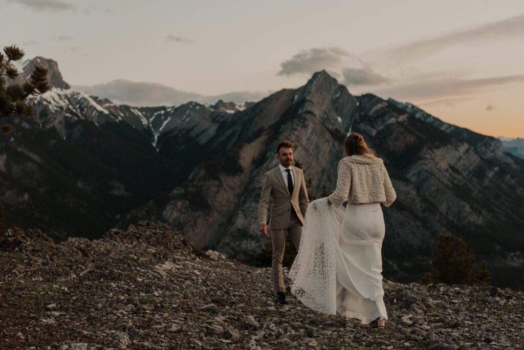 kananaskis sunrise hiking elopement