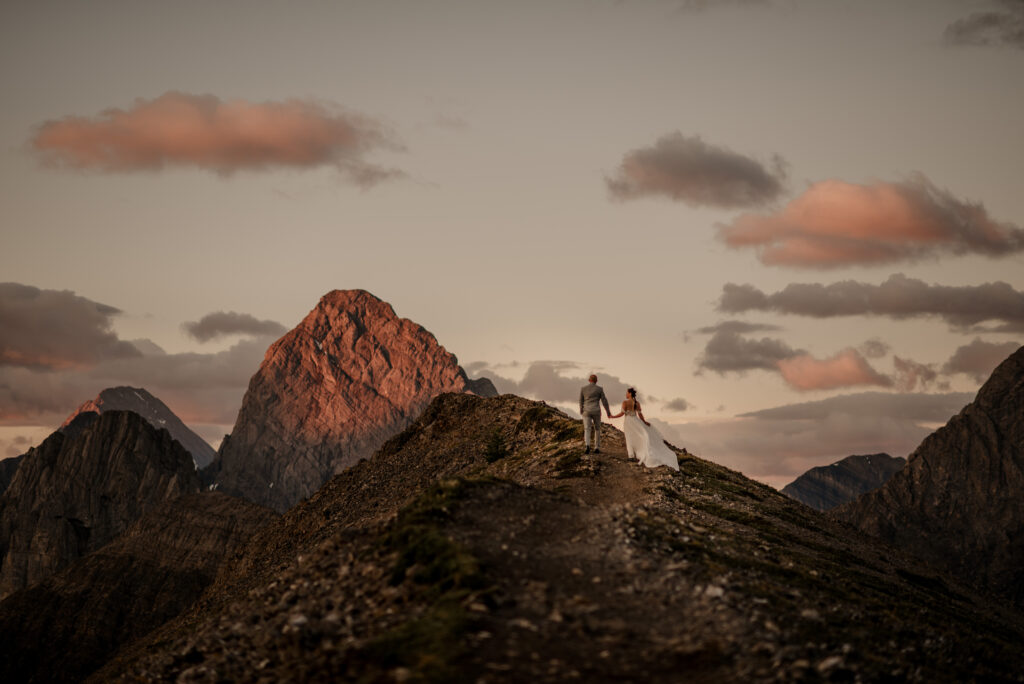 kananaskis sunrise hiking elopement