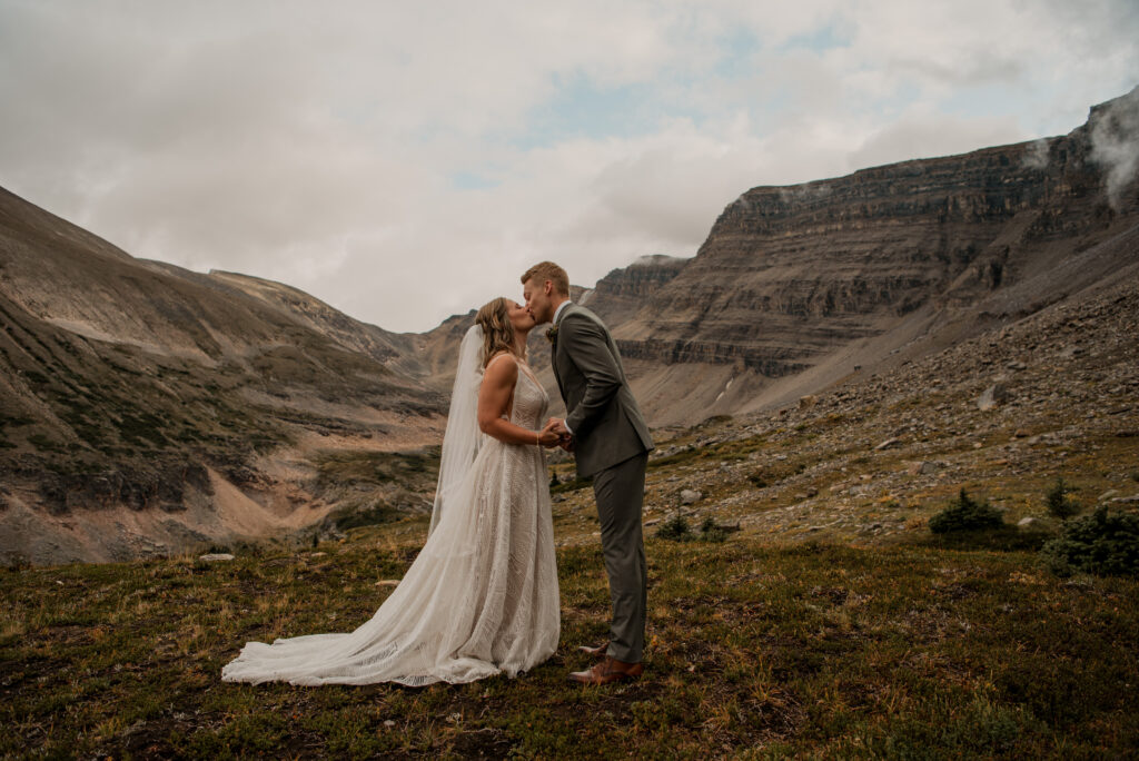 helicopter elopement ceremony at lake of the falls