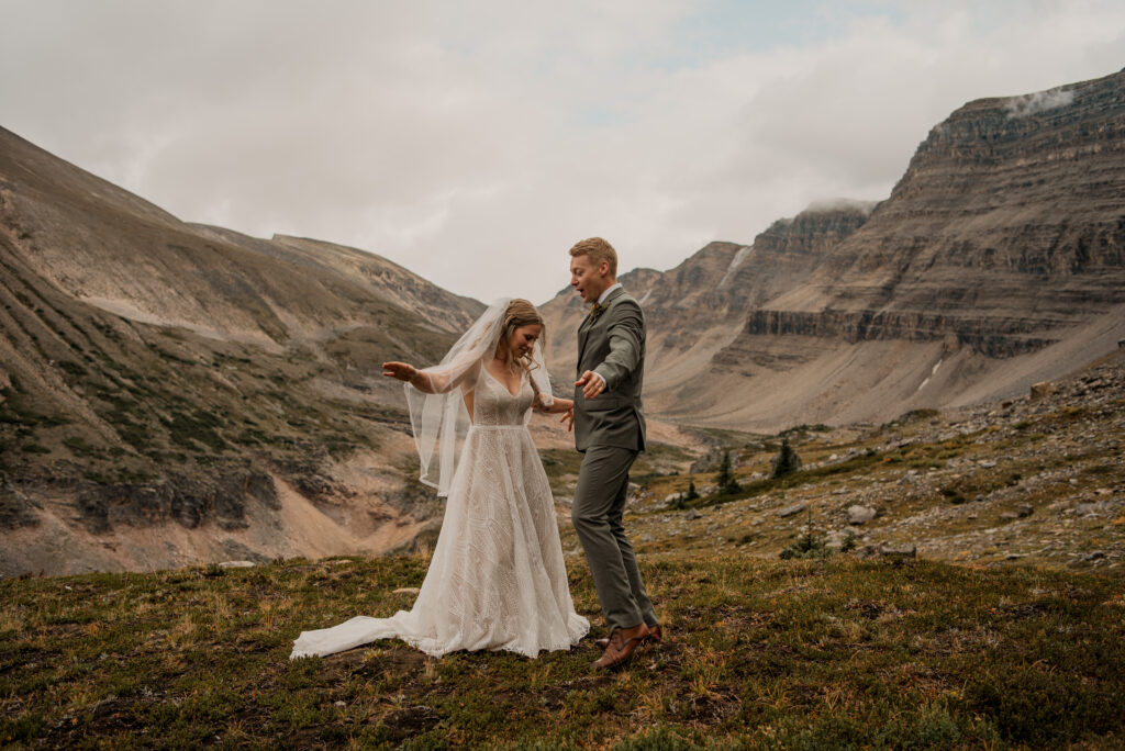 helicopter elopement ceremony at lake of the falls