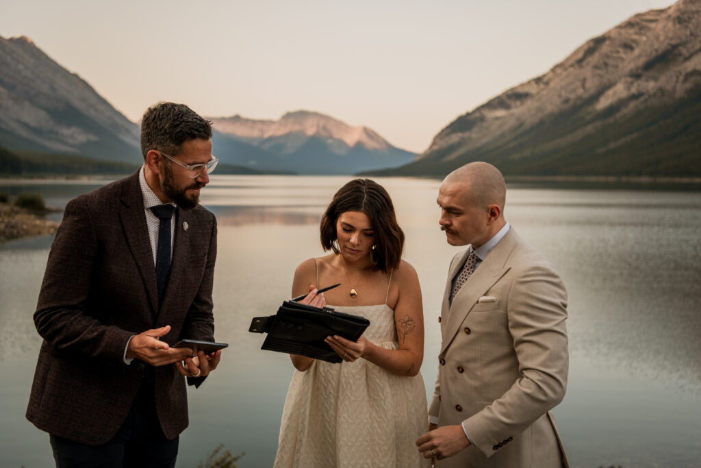lakeside elopement ceremony canadian rockies