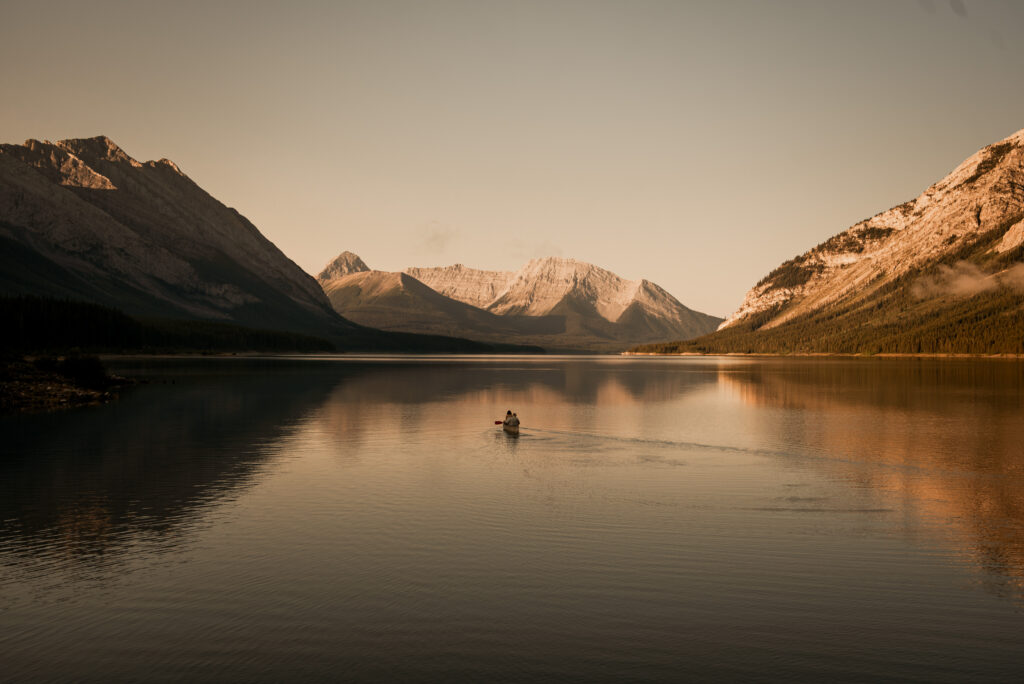 canoeing elopement in kananaskis