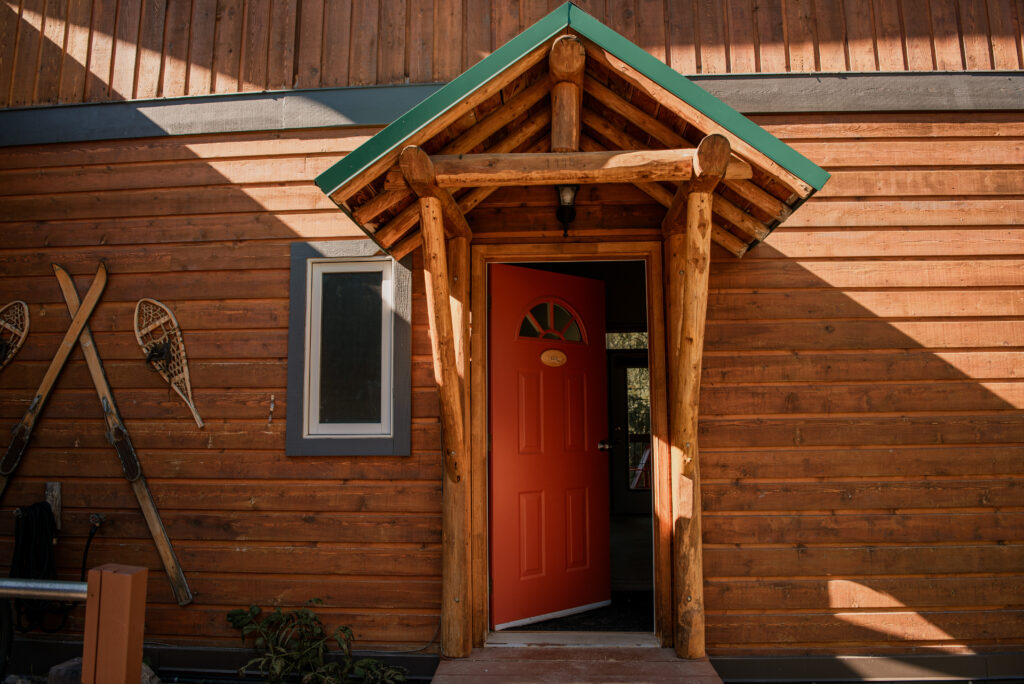 mount engadine lodge elopement